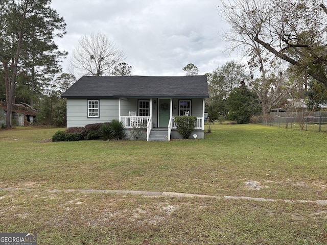 view of front facade featuring a front yard and covered porch