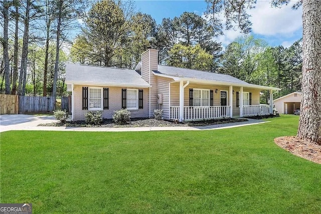 ranch-style home featuring a porch and a front yard