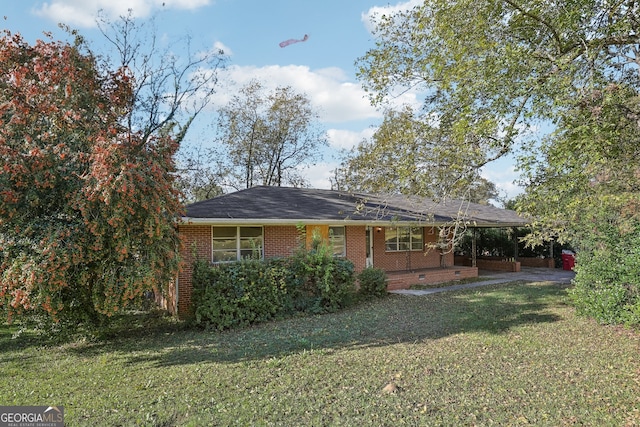 ranch-style home featuring a front lawn