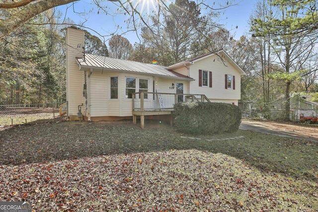 view of front facade featuring a wooden deck