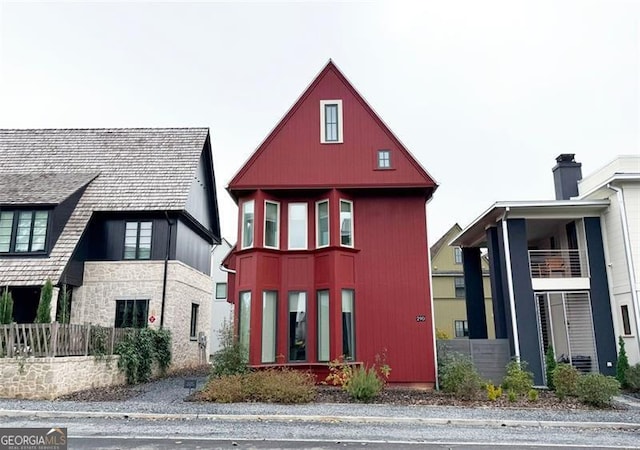 view of front of house featuring fence