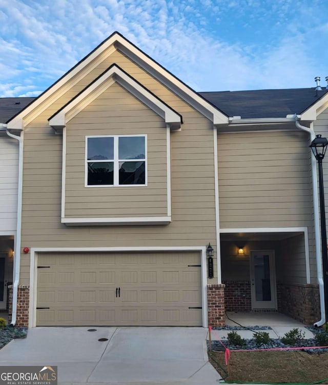 view of front facade with a garage