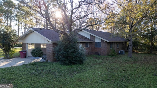 view of front of property with cooling unit and a front yard