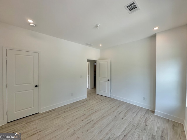 unfurnished room featuring light hardwood / wood-style flooring