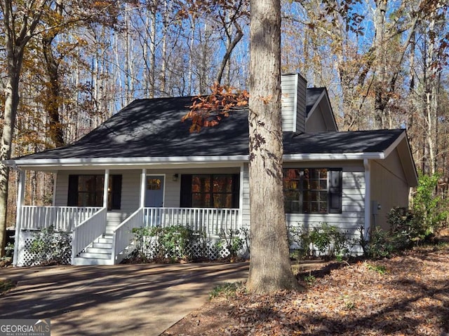 view of front of property featuring covered porch