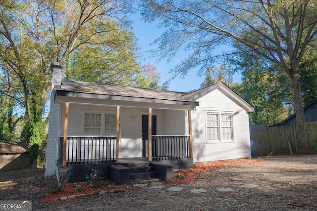 view of front of property featuring a porch