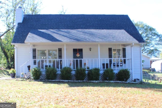 view of front of property with covered porch and a front lawn