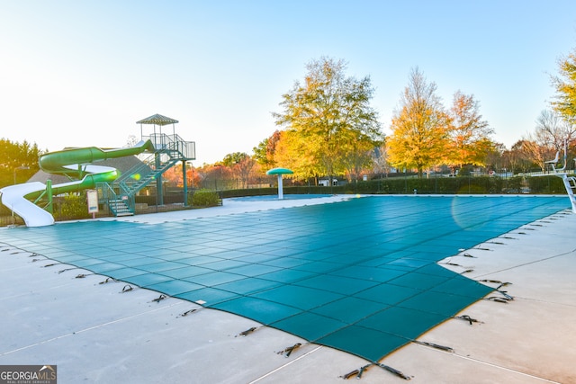 view of swimming pool