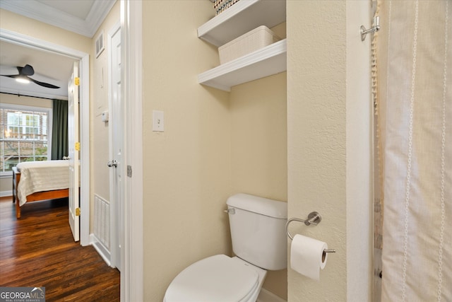 bathroom featuring hardwood / wood-style flooring, toilet, ceiling fan, and crown molding