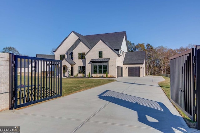 view of front of home featuring a front yard