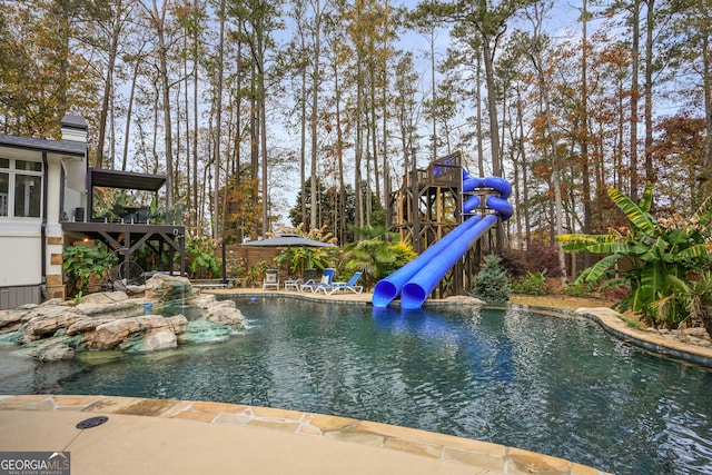 view of swimming pool