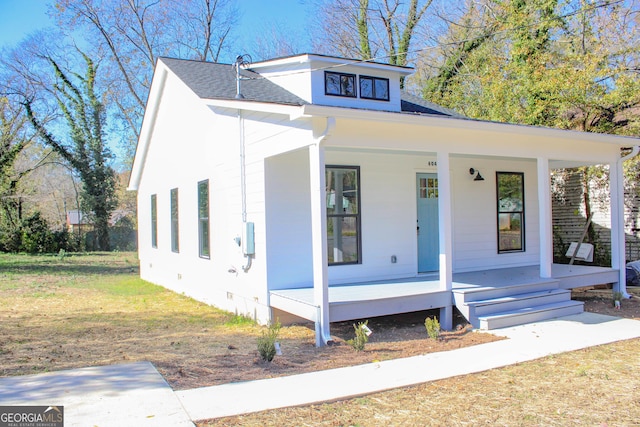 view of front of home featuring a porch and a front yard