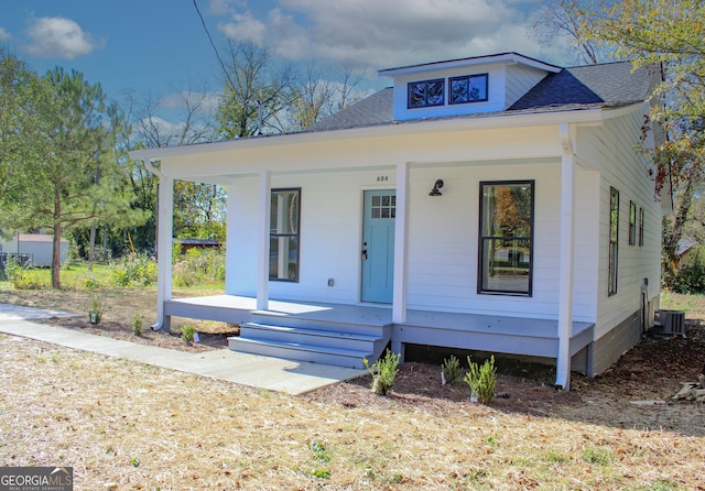 view of front of property featuring a porch