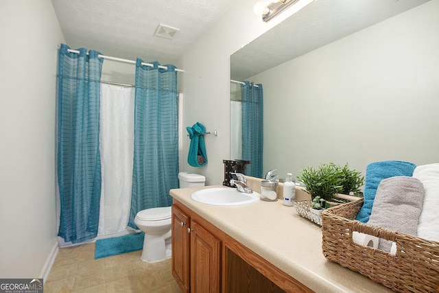 bathroom with toilet, visible vents, a shower with shower curtain, and vanity