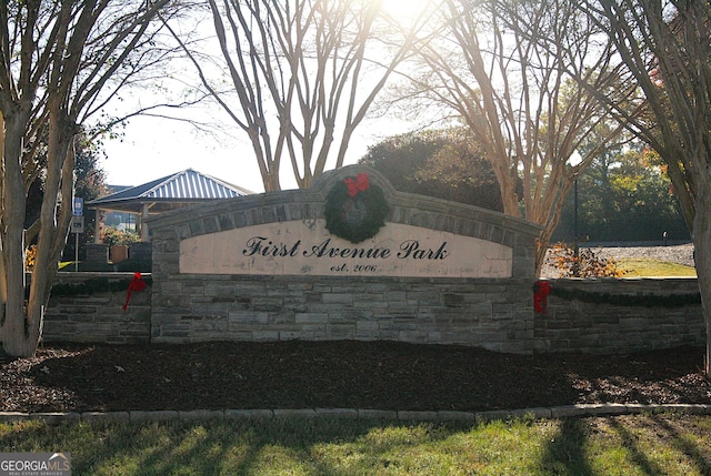 view of community / neighborhood sign