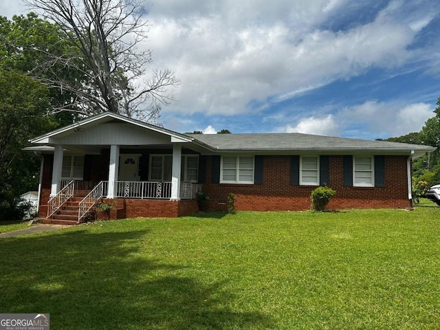 single story home featuring a porch and a front lawn