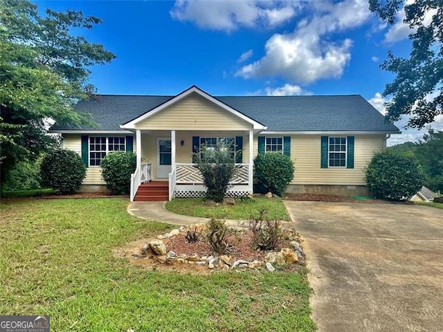 ranch-style home featuring a porch and a front yard