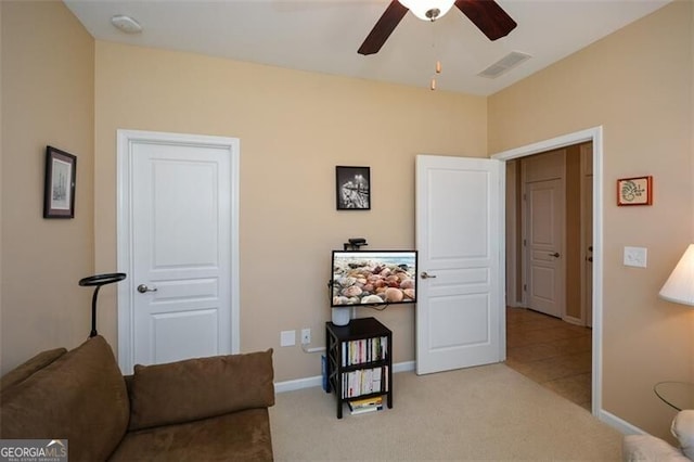 carpeted living room featuring ceiling fan