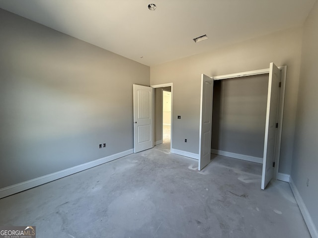 unfurnished bedroom featuring a closet