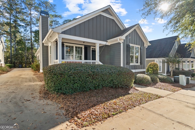 view of front of house featuring a porch