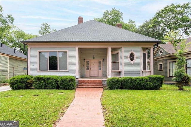 bungalow-style house featuring a front lawn