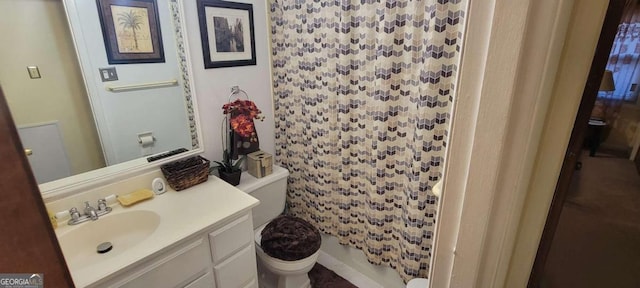 bathroom with vanity, toilet, and curtained shower