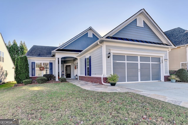 view of front of home featuring a front yard and a garage