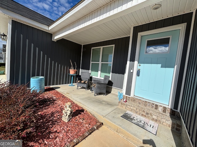 property entrance with covered porch