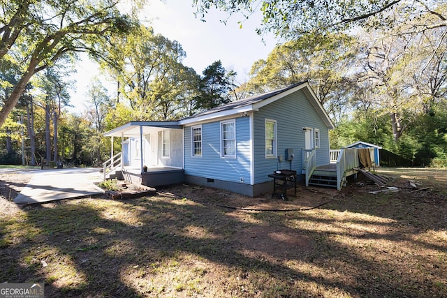 view of front of property with a storage unit