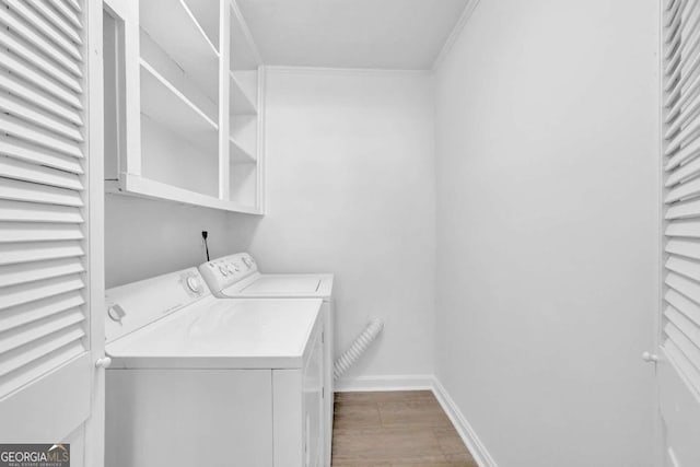 laundry room with washing machine and dryer and crown molding