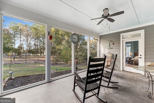 sunroom / solarium featuring ceiling fan