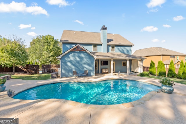 view of swimming pool featuring a patio