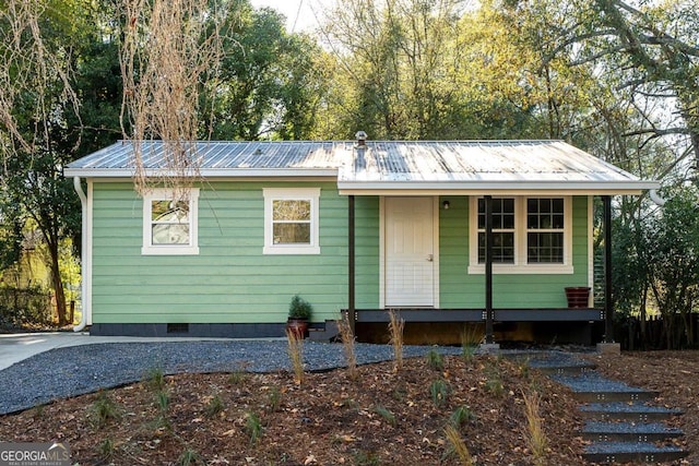 view of front of property featuring covered porch