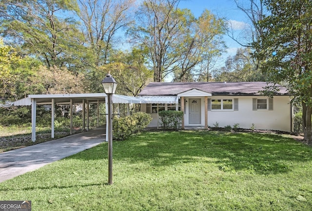 view of front facade featuring a front lawn and a carport