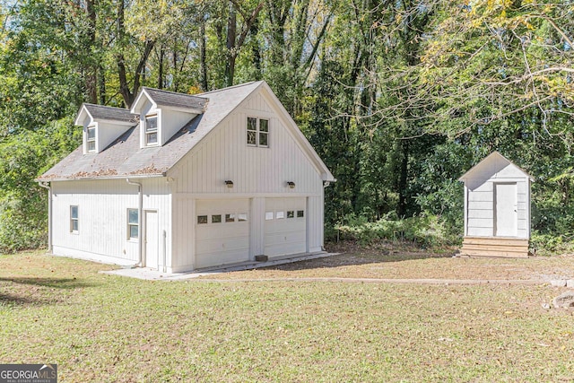 garage featuring a lawn