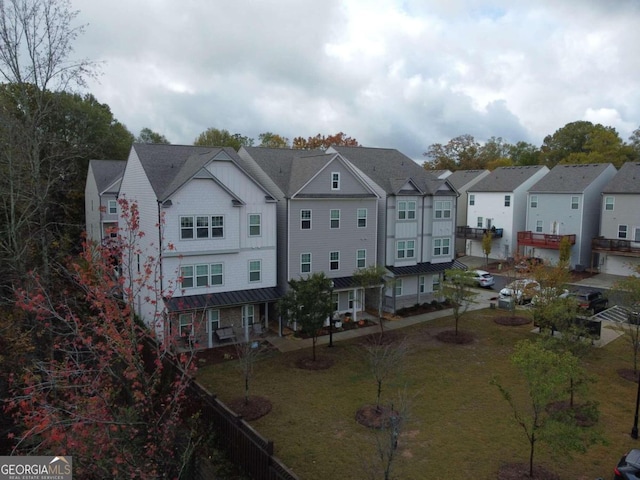 view of front of property with a front lawn