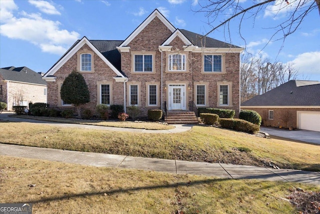 view of front facade with a front yard