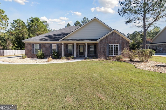 view of front of property featuring a front yard