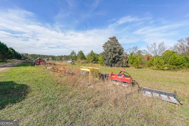 view of yard featuring a rural view