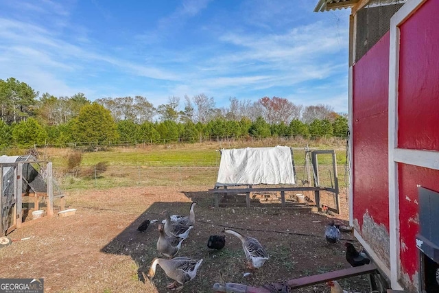 view of yard featuring an outbuilding