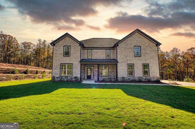 view of front of home featuring a yard