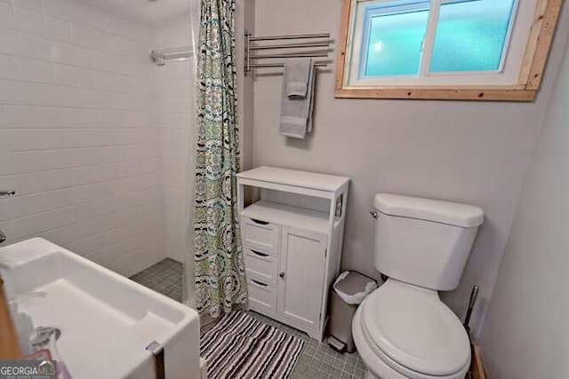 bathroom featuring curtained shower and toilet