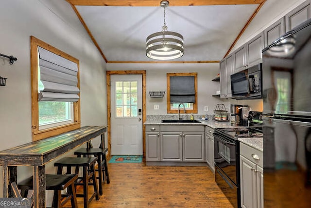 kitchen featuring gray cabinetry, sink, crown molding, wood-type flooring, and black appliances