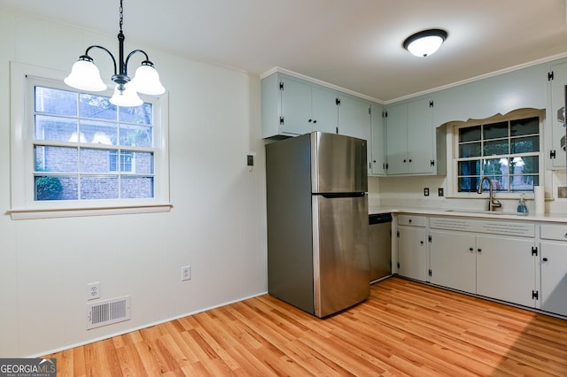 120 Tara Way, Athens, GA 30606 - kitchen with appliances with stainless steel finishes, a sink, a chandelier, light wood-style floors, and light countertops