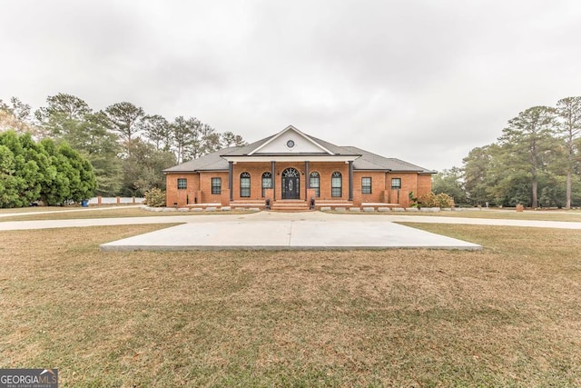 view of front of home with covered porch and a front yard