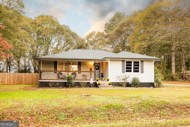 view of front of home featuring covered porch and a front yard