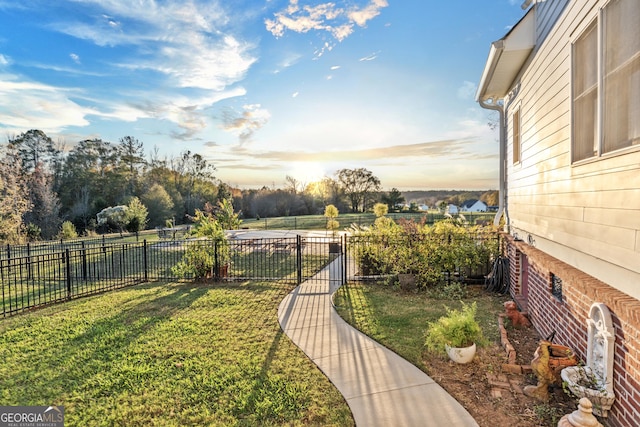 view of yard at dusk