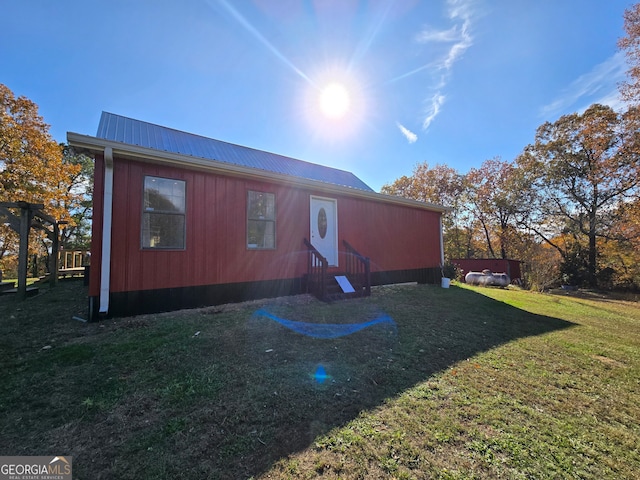 exterior space featuring a yard