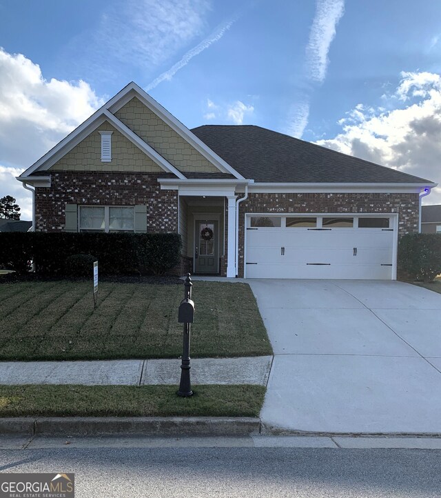 view of front of home featuring a garage and a front yard