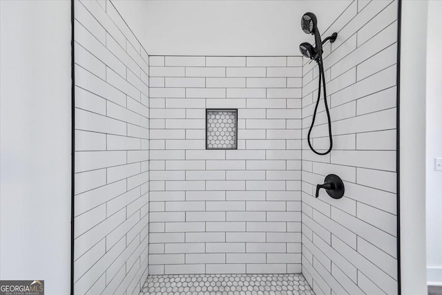 bathroom featuring tiled shower